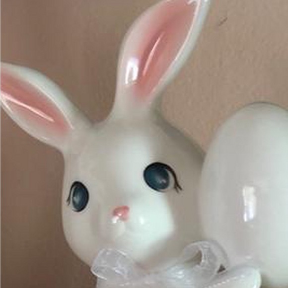 2024 Target Spritz Easter White Ceramic Bunny With Egg - Picture 2 of 3